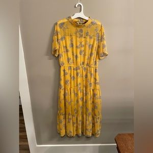 Beautiful yellow floral dress from Lulu’s